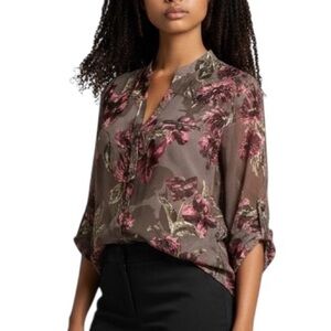 KUT From The Kloth Jasmine Floral Roll Tab
Sleeve Button-Up Size Small